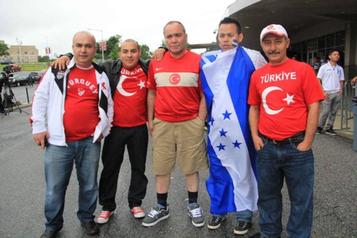 Honduras cae 2-0 ante Turquía en amistoso camino al Mundial-2014
