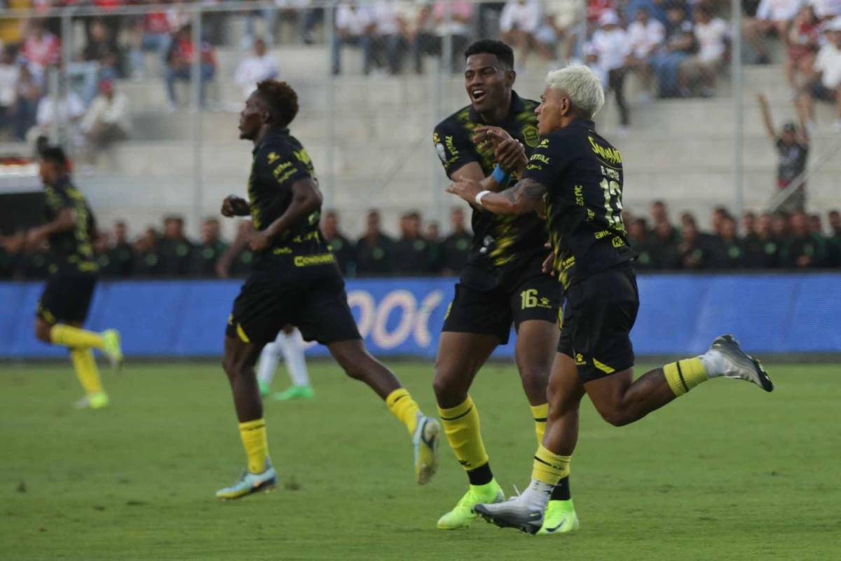 Buba descontrolado, aficionada desmayada, jugador confirma que se va de Olimpia y lágrimas