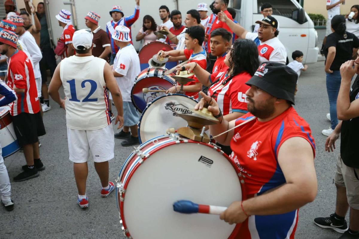 Ultra Fiel sorprende al Olimpia en La Ceiba luego de eliminación de Concachampions