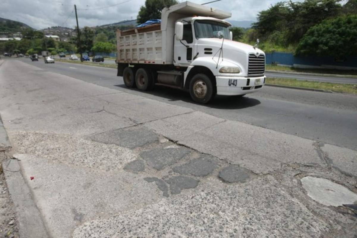 Bacheos no pararán hasta reparar los 131 agujeros del anillo periférico y el Fuerzas Armadas