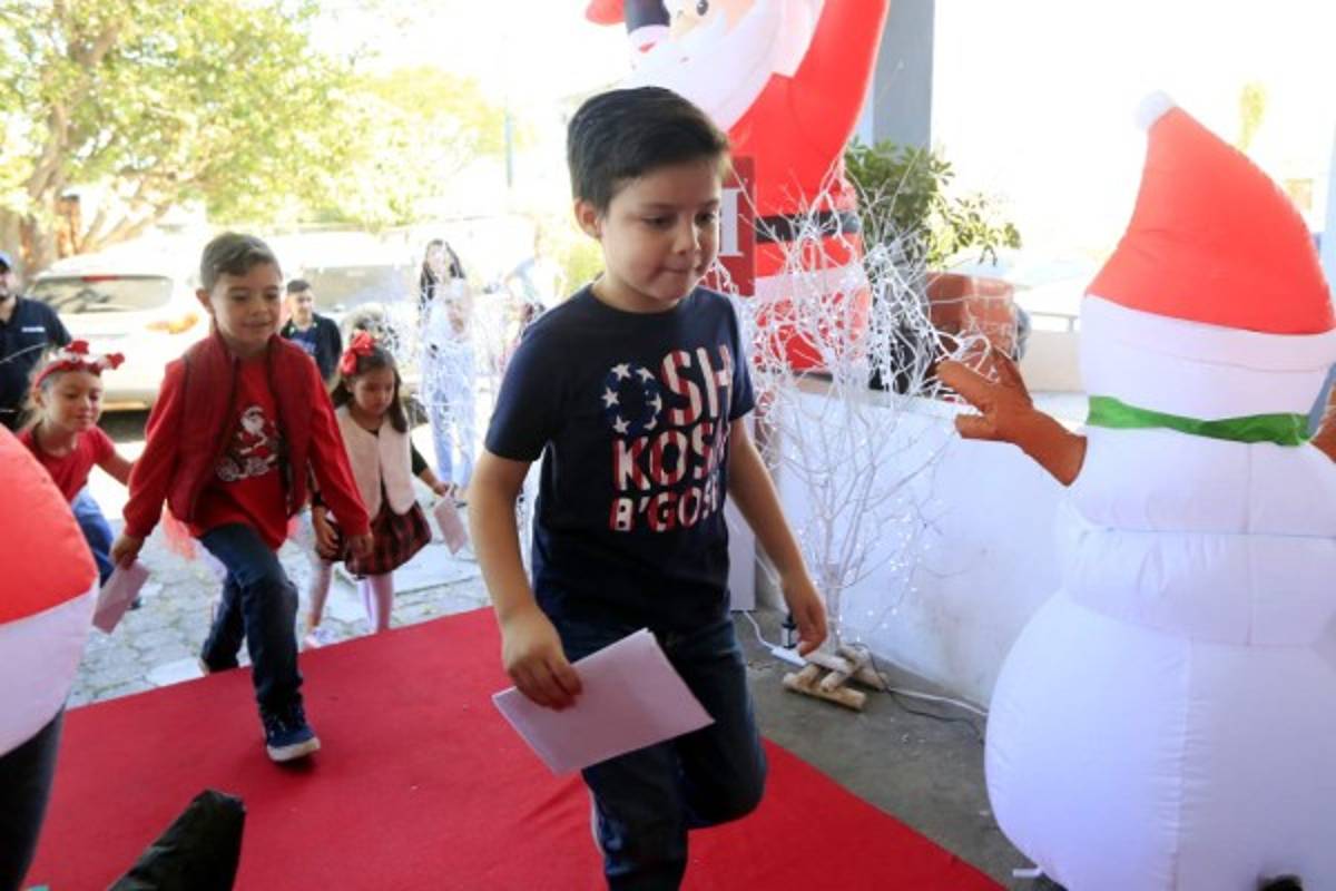 Santa recibe primeras cartas de sus nietecitos