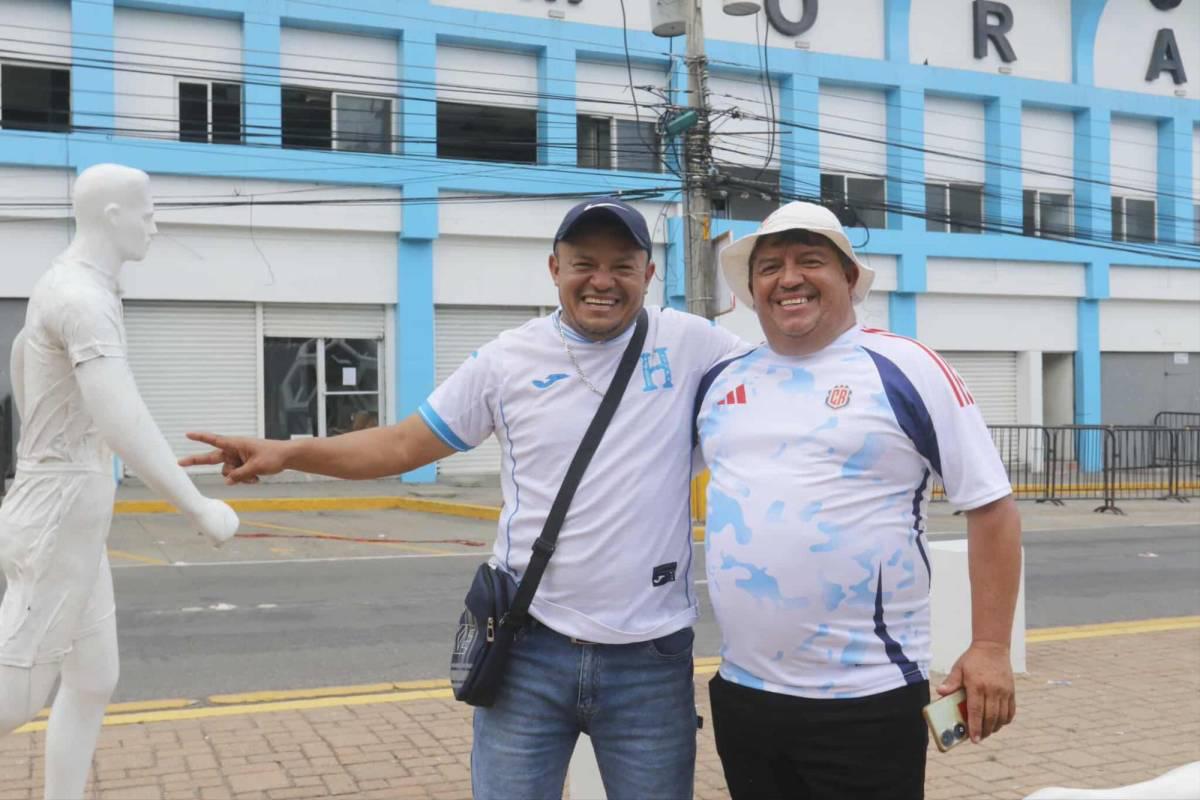 Honduras vs Costa Rica: Lindas chicas cautivan y ticos invaden SPS para partido de eliminatoria