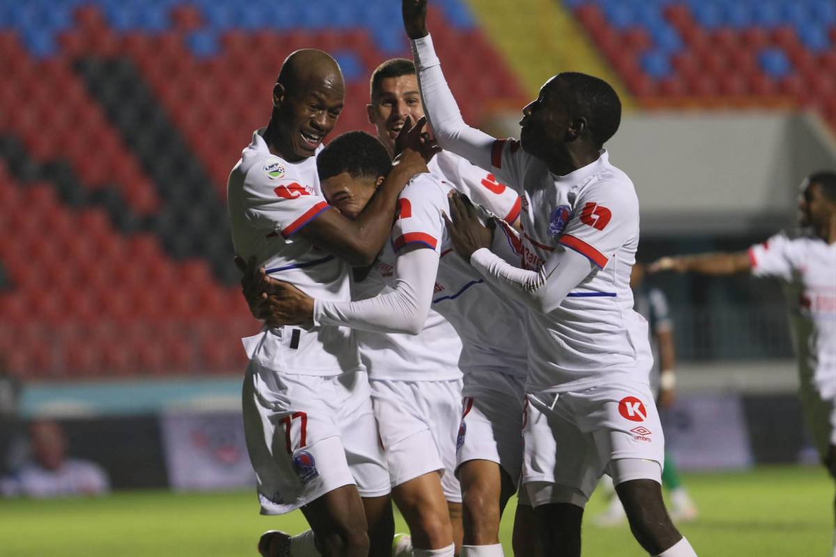 Lindas chicas, el error de Espinel y e increíble tropiezo de Olimpia ante Juticalpa en el Nacional