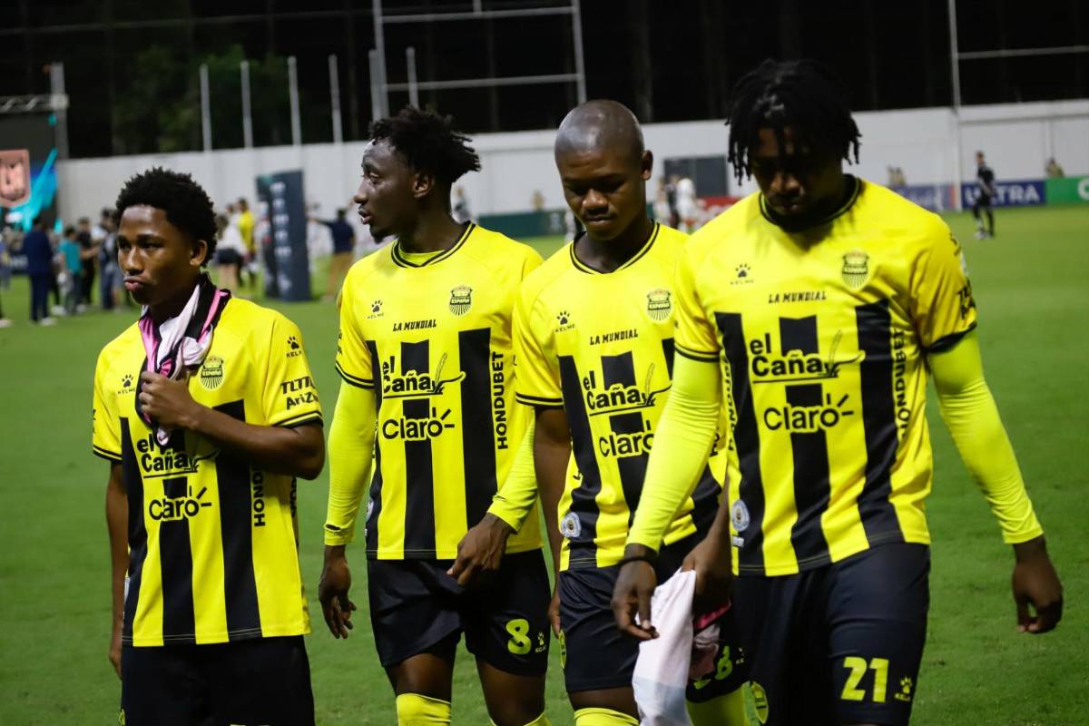 Exdirectivo de Real España fue a encarar a Jeaustin Campos en pleno partido ante LAFC