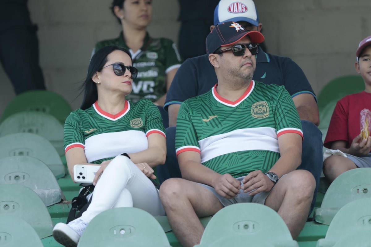 Leyenda sorprende, hermandad entre aficionados y la bella rubia en el clásico Marathón-Real España