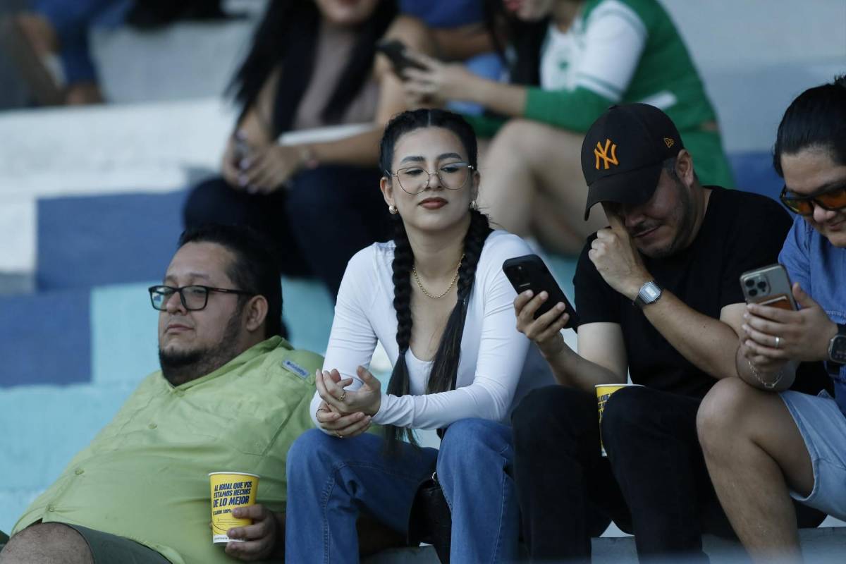 Bellas chicas del Olimpia llenan el Morazán para clásico ante el Real España