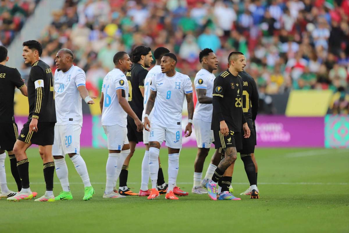 En fotos: Así fue la pelea entre jugadores de Honduras y México en la semifinal de Copa Oro