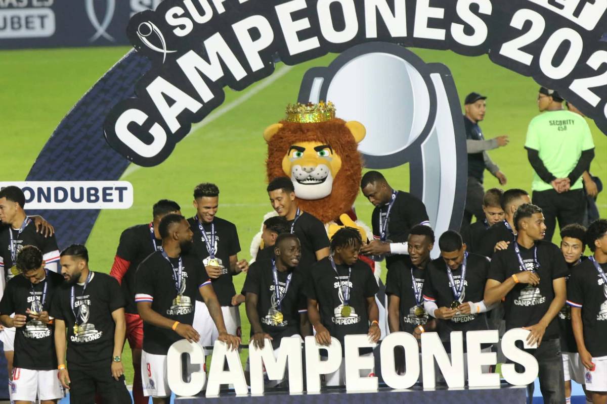 Premio al Olimpia por haber ganado al Supercopa de Honduras a Motagua
