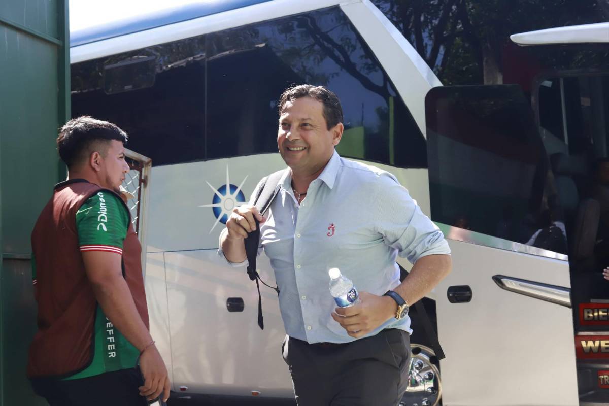 Leyenda sorprende, hermandad entre aficionados y la bella rubia en el clásico Marathón-Real España