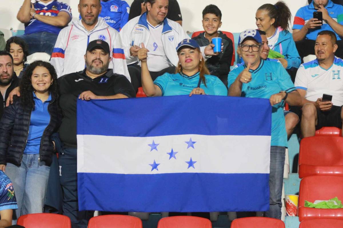 En fotos: Ambiente de fiesta viven aficionados que llegaron a apoyar a la Selección de Honduras