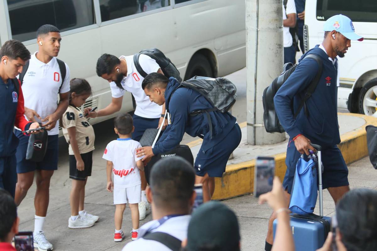 Lindas chicas, Chucky merengue y gran gesto de jugadores: Ambiente en el Olimpia vs Real España