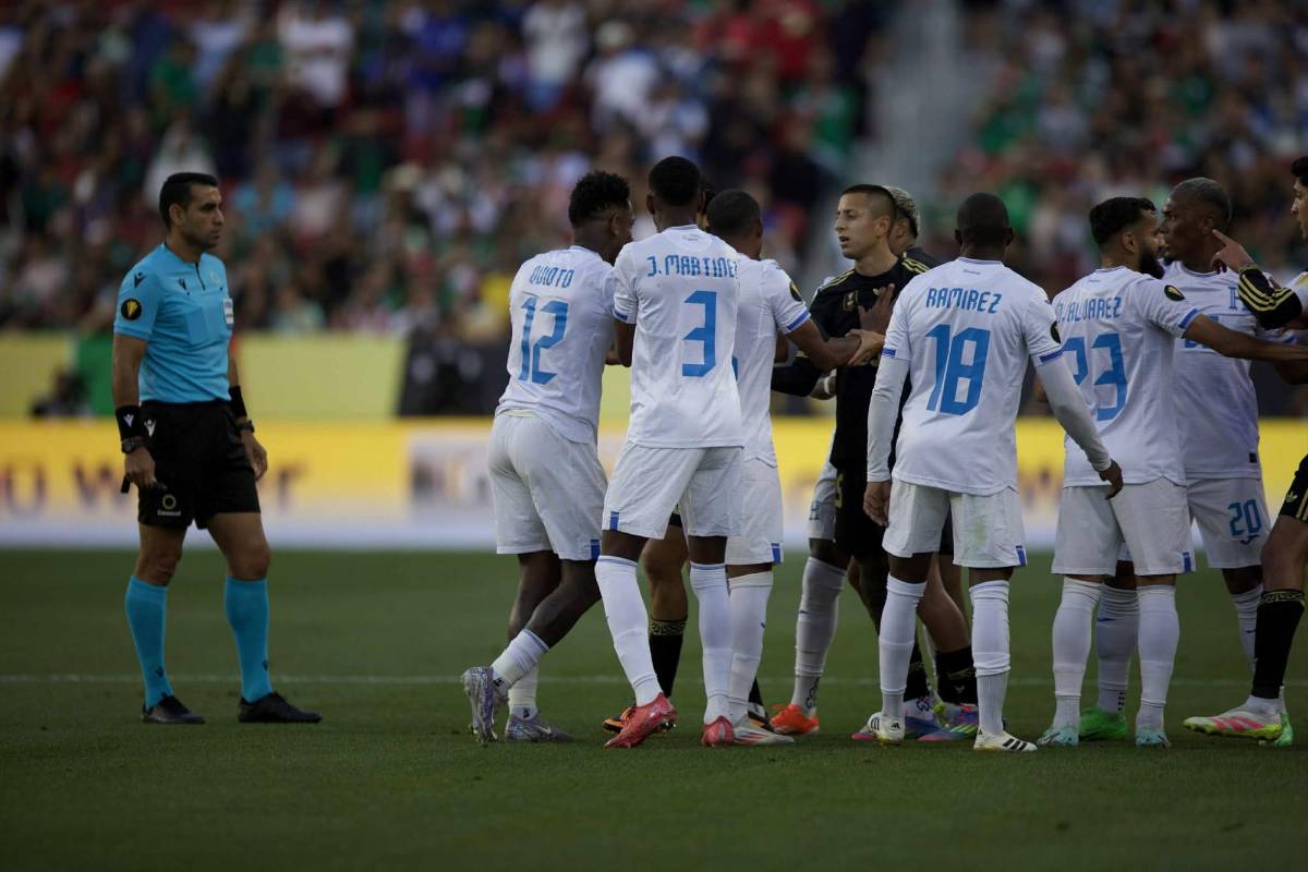En fotos: Así fue la pelea entre jugadores de Honduras y México en la semifinal de Copa Oro