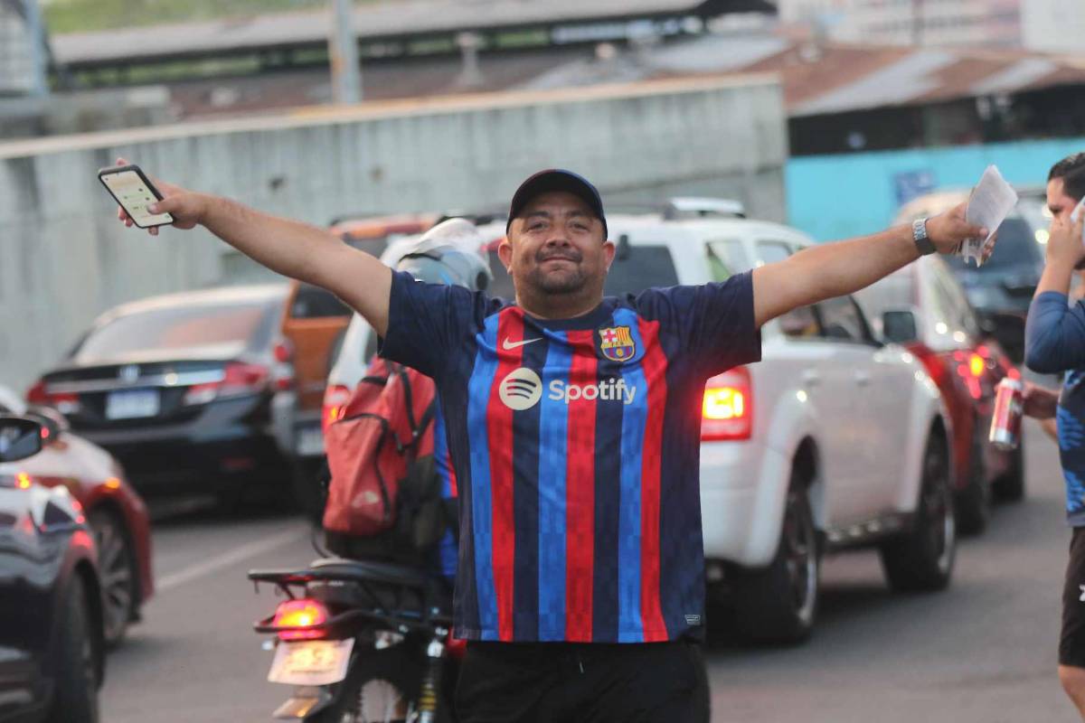 Llegó un campeón, sorpresa de la ´Revo´ y bonito ambiente previo al Motagua vs Real España