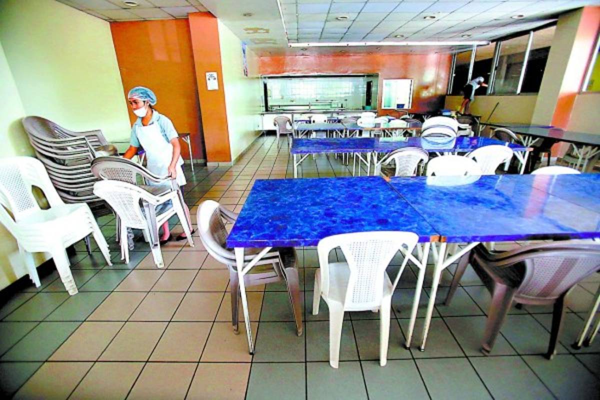 Suspenden alimentación para empleados del Seguro Social