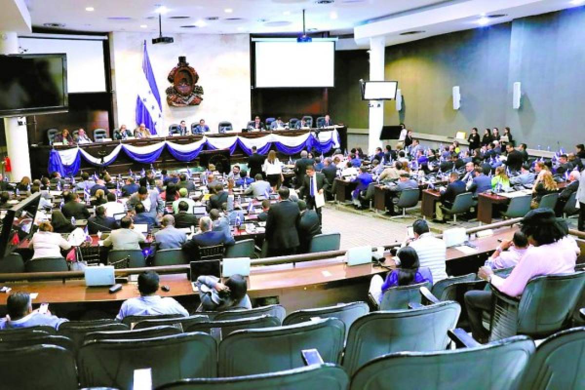 Honduras: Diputados del Partido Liberal presentan denuncia al TSE