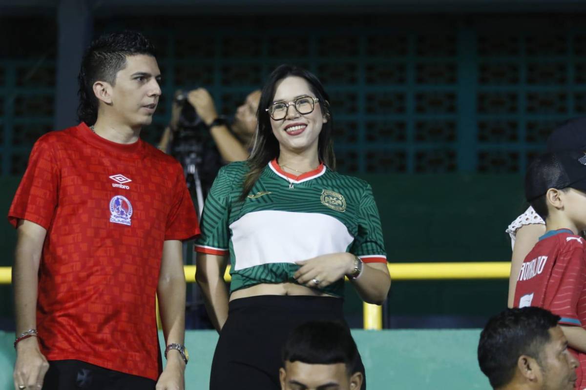 El descuido de chica en el clásico entre Marathón y Olimpia por la triangular