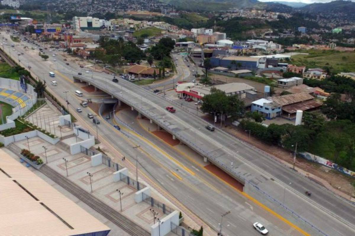 El Túnel en el Trapiche y el paso a desnivel sobre el bulevar Suyapa, tuvo una inversión total de 117 millones de lempiras. Solo el proyecto subterráneo está valorado en 22 millones de lempiras (Foto: El Heraldo Honduras/ Noticias de Honduras)