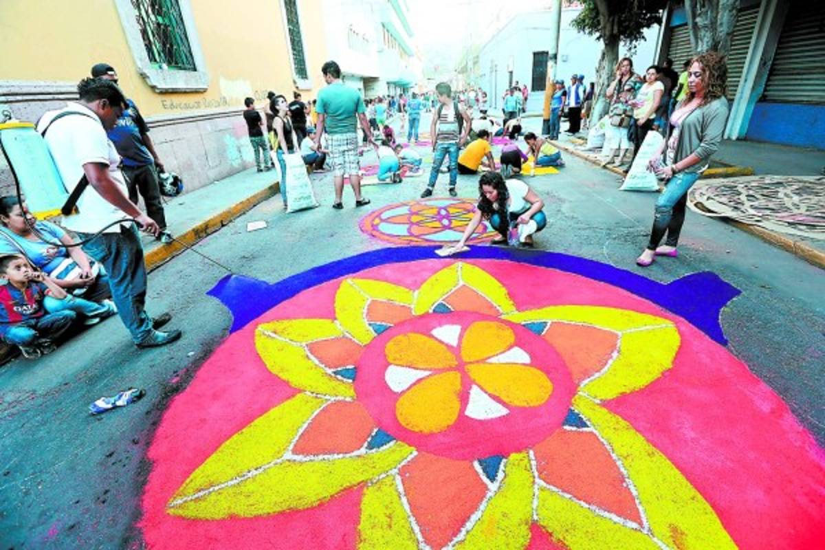 Honduras: Con alfombras de fe y devoción abrigan el Santo Entierro