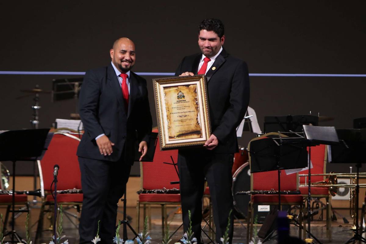 Reconocen trayectoria de loables hondureños