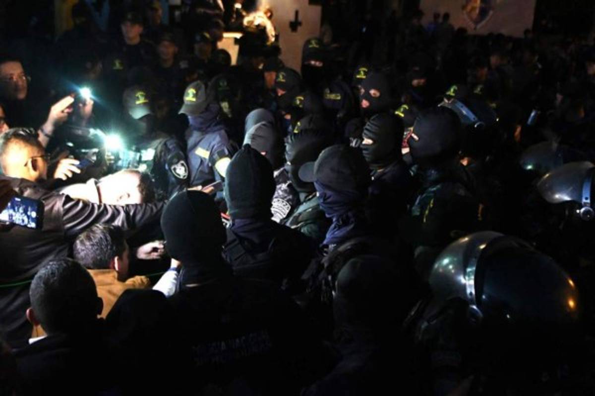 Una trágedia enluta a la familia del presidente de Honduras enmedio de una crisis política