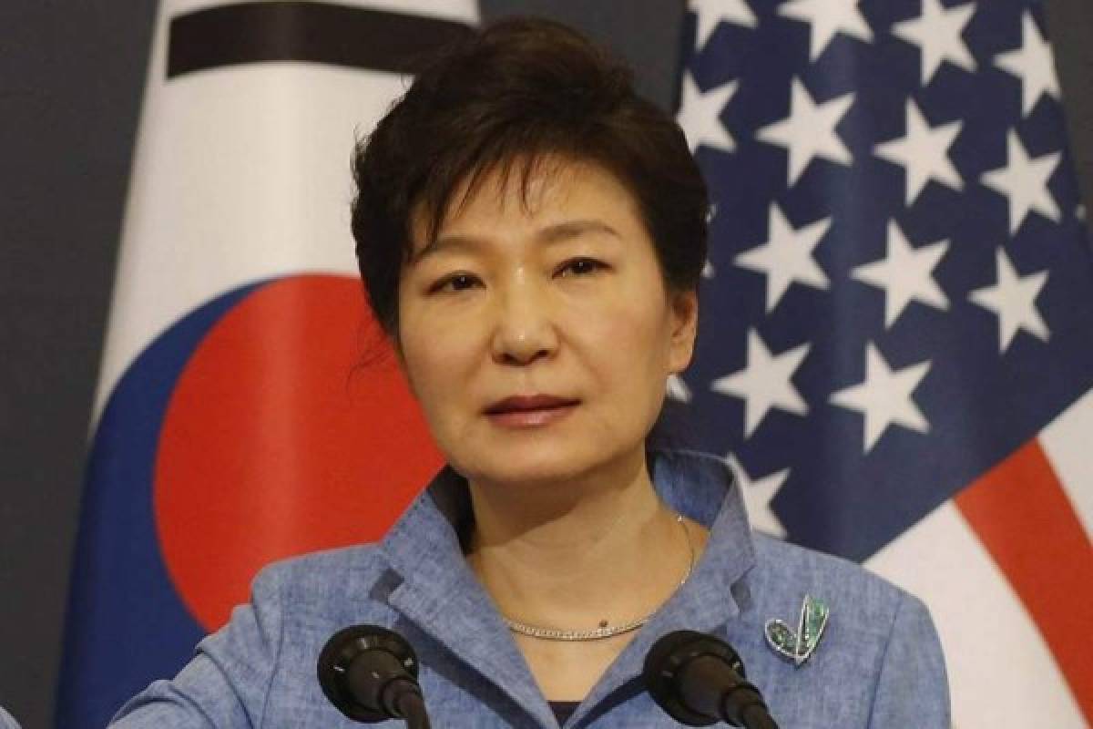 En Corea del Sur, la presidenta Park Geun-hye fue destituida en diciembre en medio de acusaciones de corrupción y tráfico de influencias. Con 234 votos a favor y 56 en contra, los diputados de la Asamblea Nacional -incluidos alrededor de la mitad de los de su propio partido- dieron luz verde al “impeachment” de Park.La expresidenta Park aseguró que “toma en serio las voces de la Asamblea Nacional y del pueblo”, en un discurso ante el gabinete solo una hora después de que la Asamblea Nacional diera el “sí” al juicio político por mayoría, a inicios de este mes.