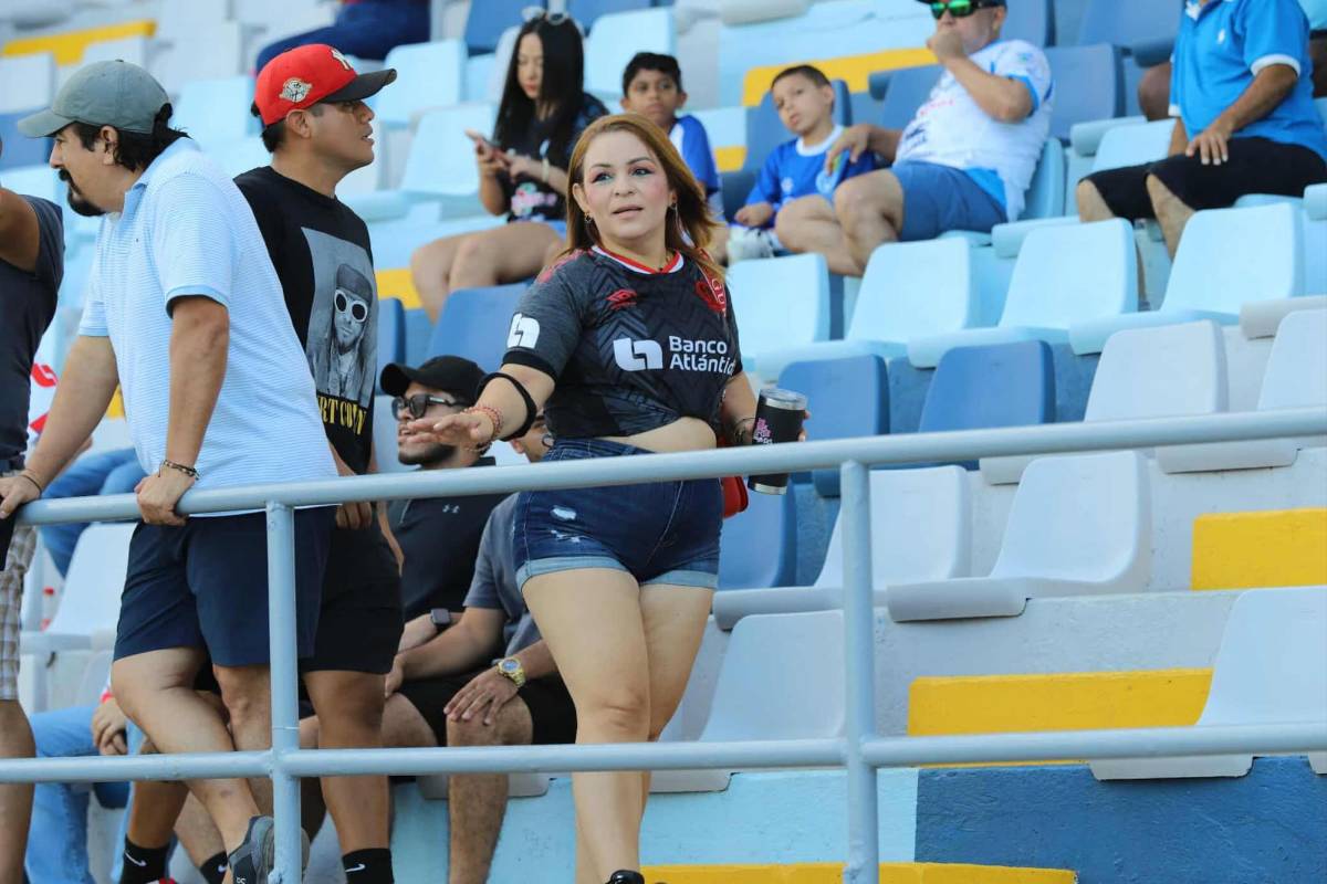 Bronca de Espinel, linda chica cautivó, show de la Ultra y épica remontada de Olimpia vs Victoria