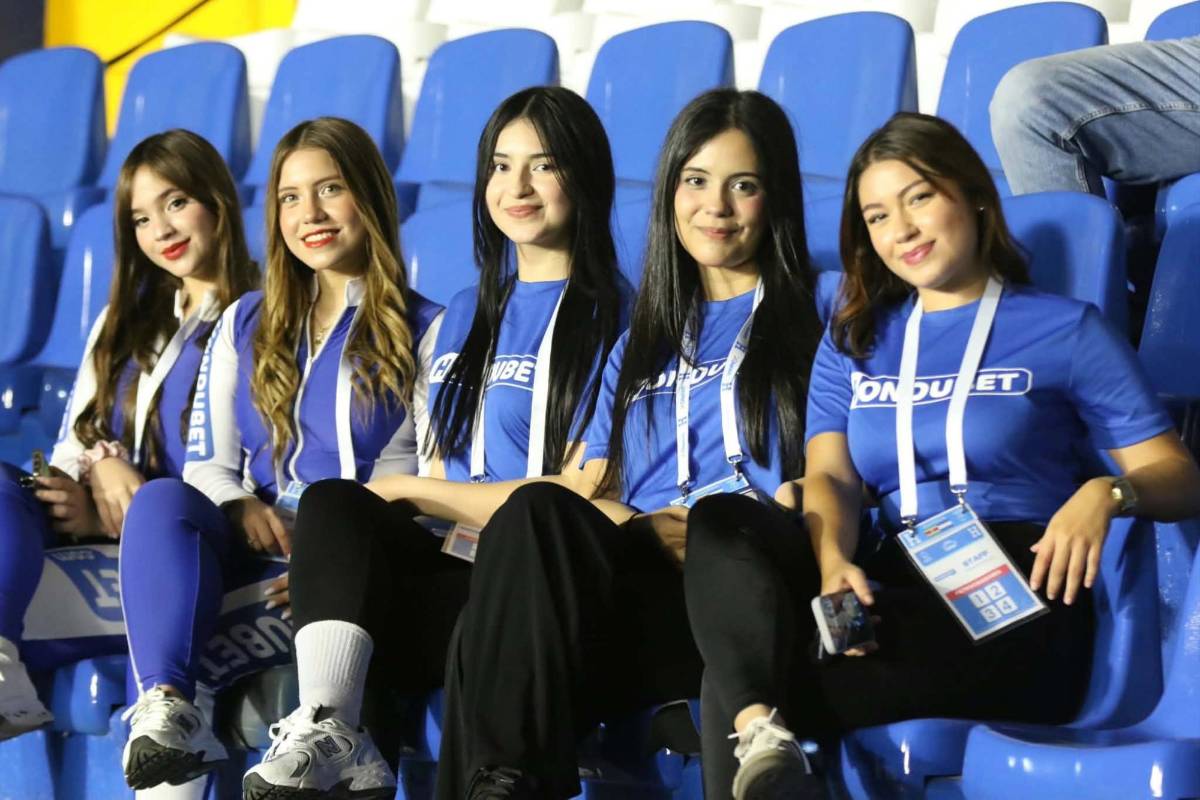 Chica de verde sorprende y otra roba beso; las bellezas en el Honduras ante Surinam