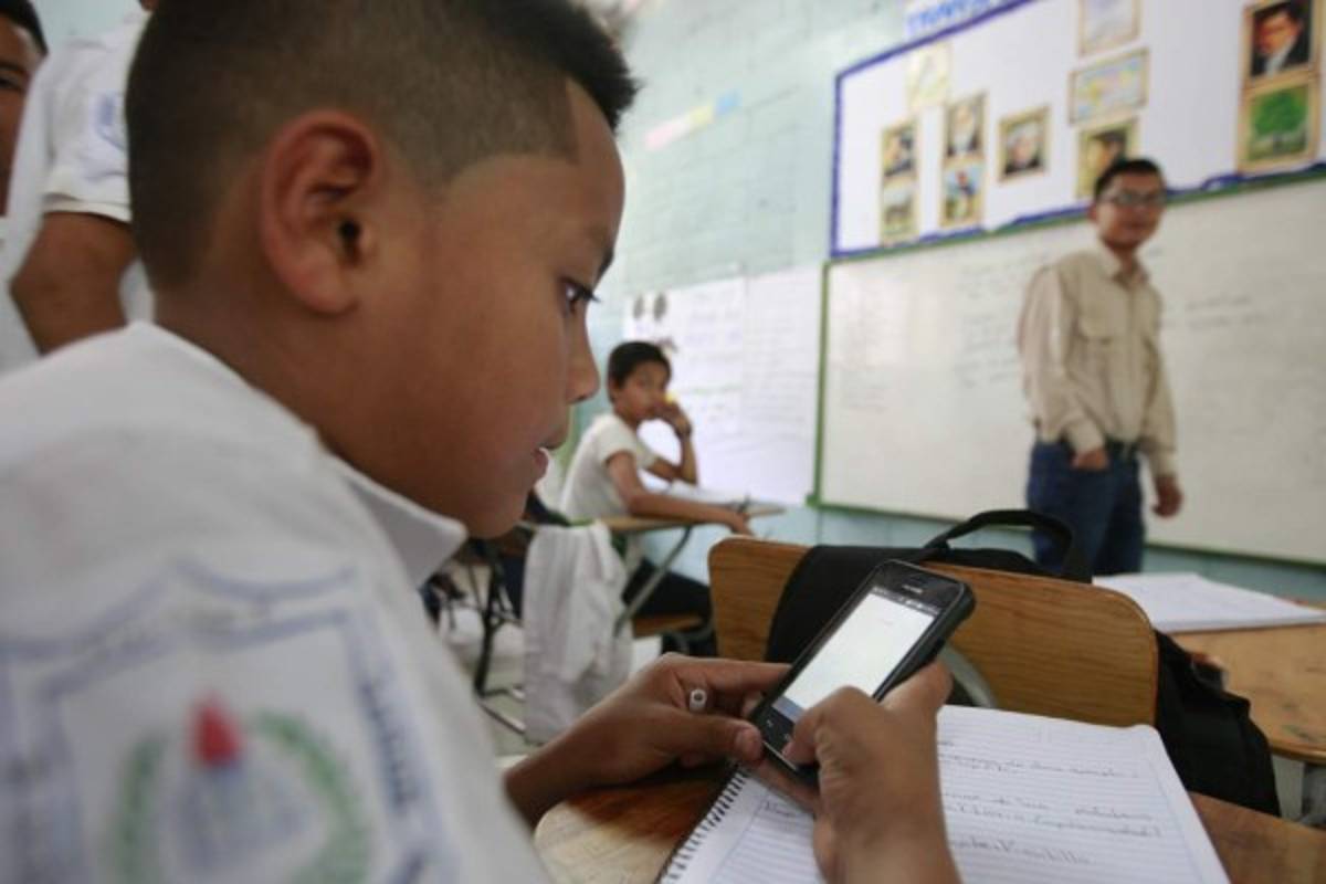 El 72 por ciento de los capitalinos tienen acceso a un teléfono móvil