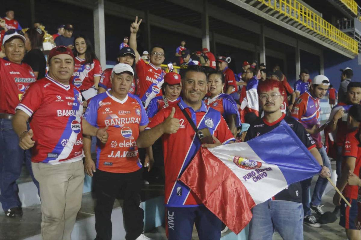 Lindas chicas y guatemaltecos invadieron SPS: El ambientazo previo al Real España vs Xelajú