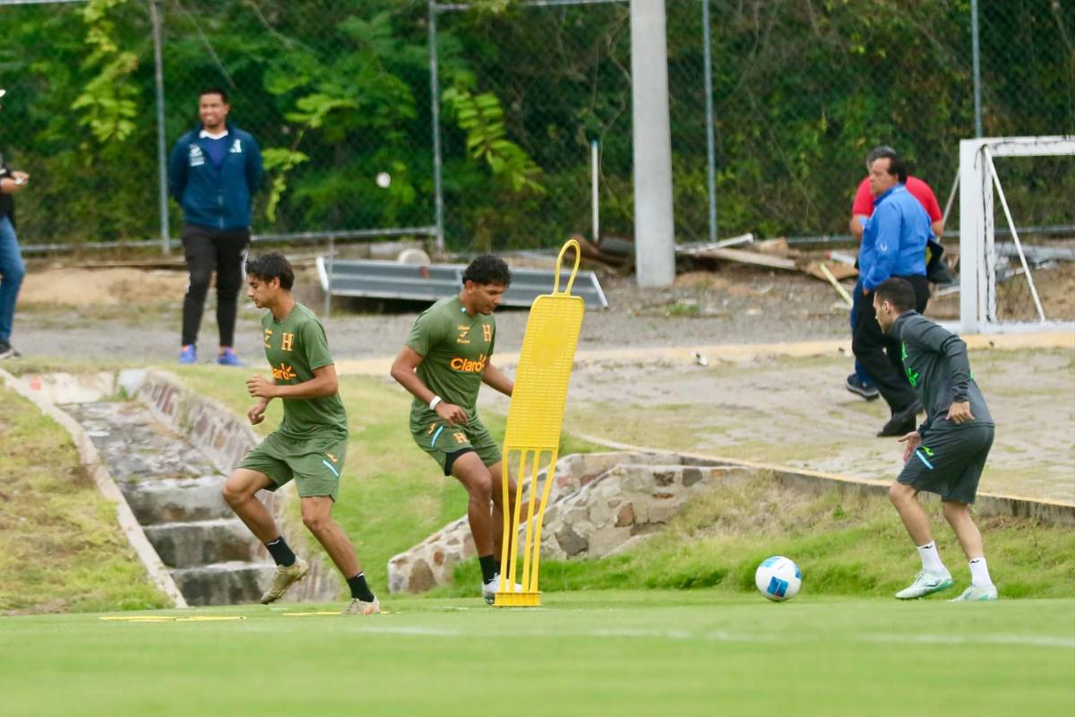 Edwin Rodríguez preocupa, legionario llega con lujosa bolsa y sorpresa en entreno de Honduras