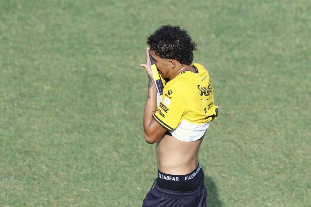 Pelea entre jugadores, belleza deslumbra y escándalo en el clásico que ganó Marathón a Real España