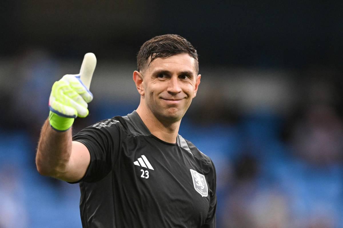 Fichajes: Jugador informa a su club que Barcelona pagará su cláusura y futuro de Dibu Martínez