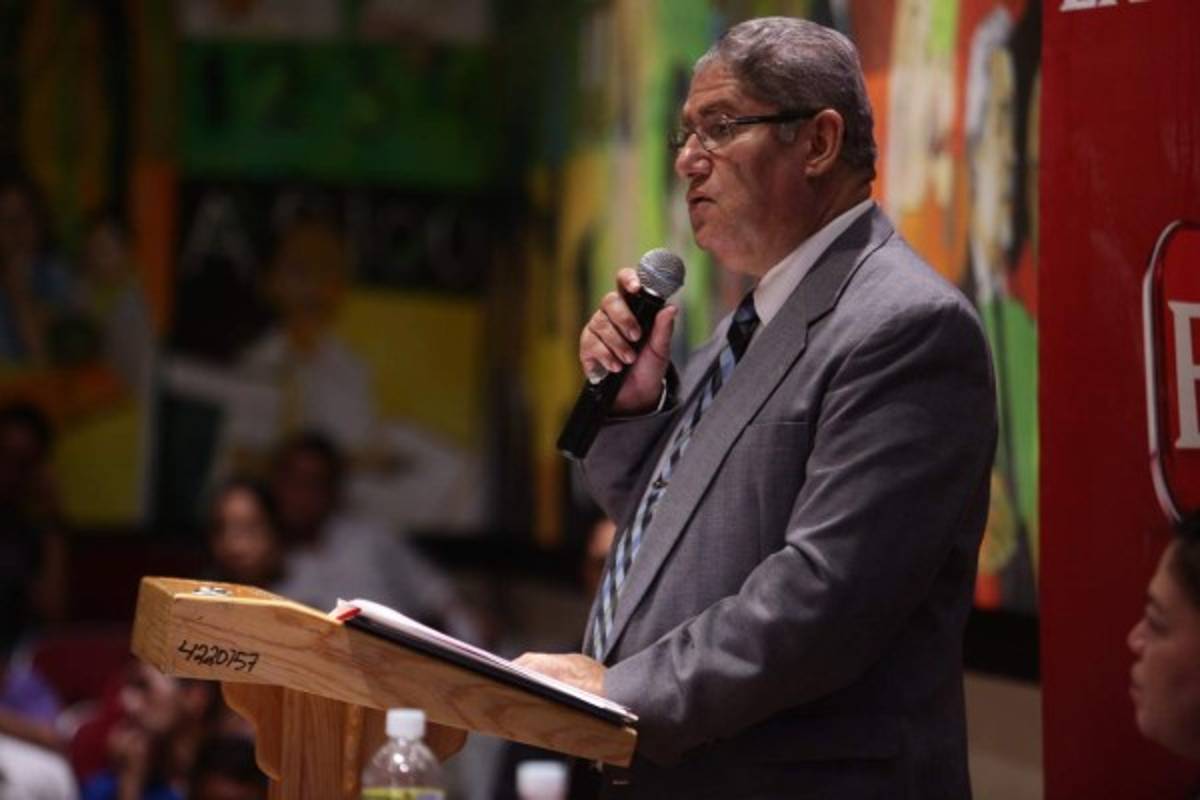 EL HERALDO premia a ganador del VIII concurso de Cuentos Cortos Inéditos 'Rafael Heliodoro Valle”