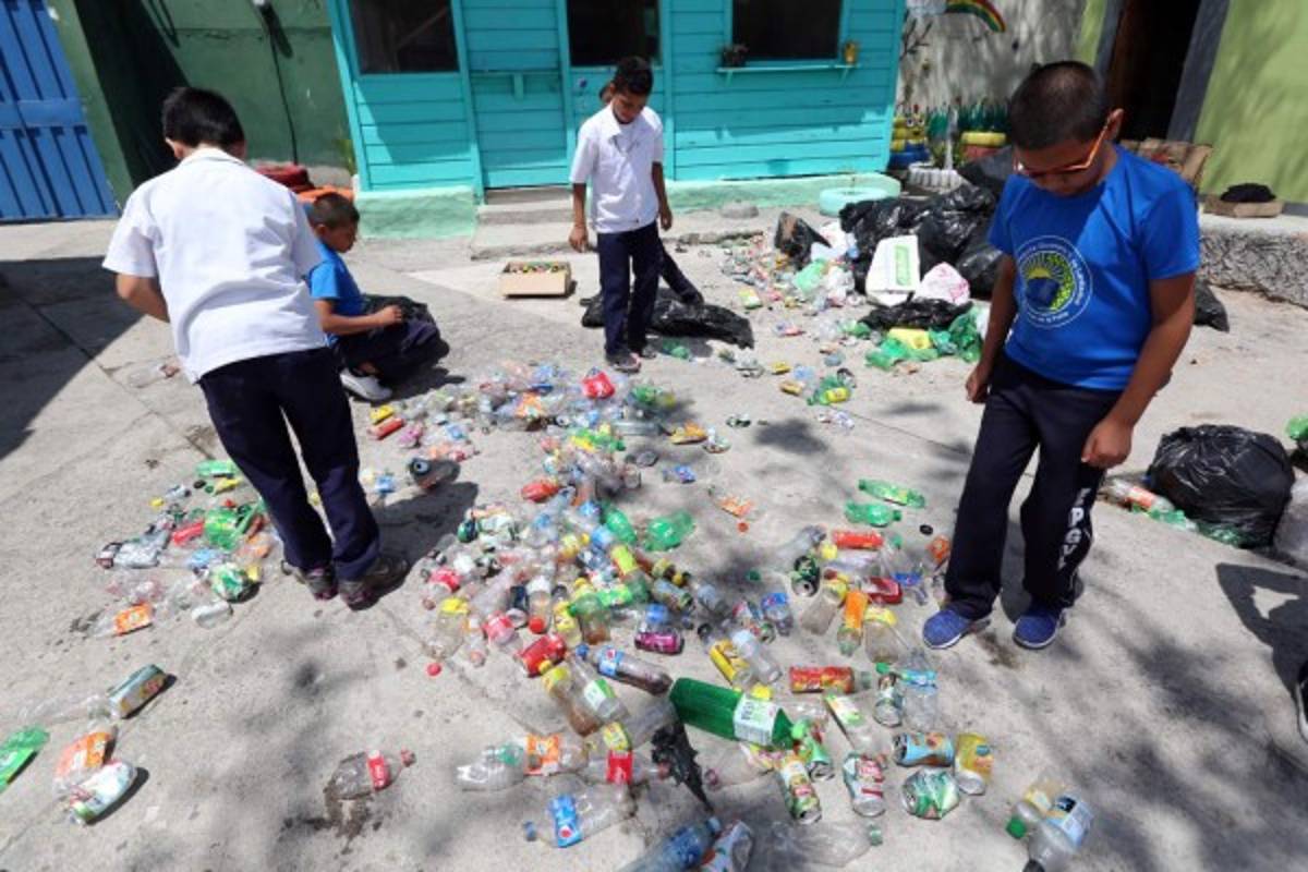 Obras de arte y jornadas de aseo en diez Escuelas Amigables con el Ambiente