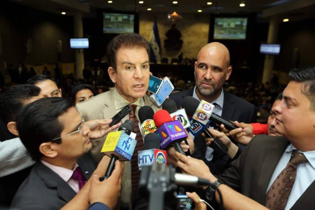 Fuerte pleito entre Esdras y Salvador Nasralla durante votación