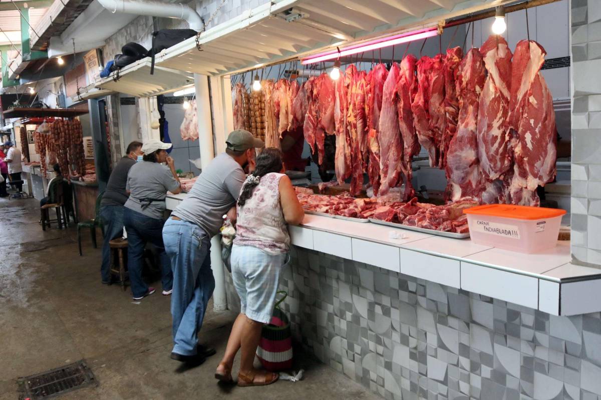 Vendedores de carne toman medidas para evitar pérdidas