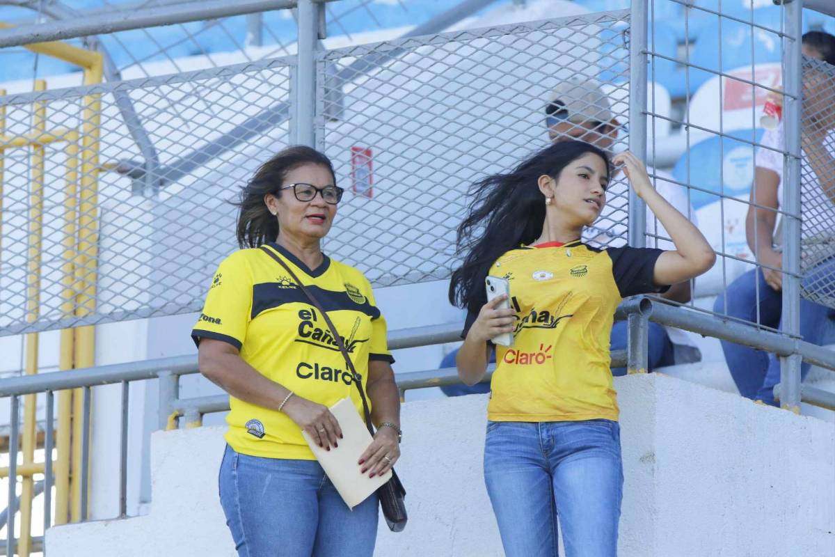 Bellas chicas, ambiente fenomenal y lo que hizo la policía previo al Marathón vs Real España