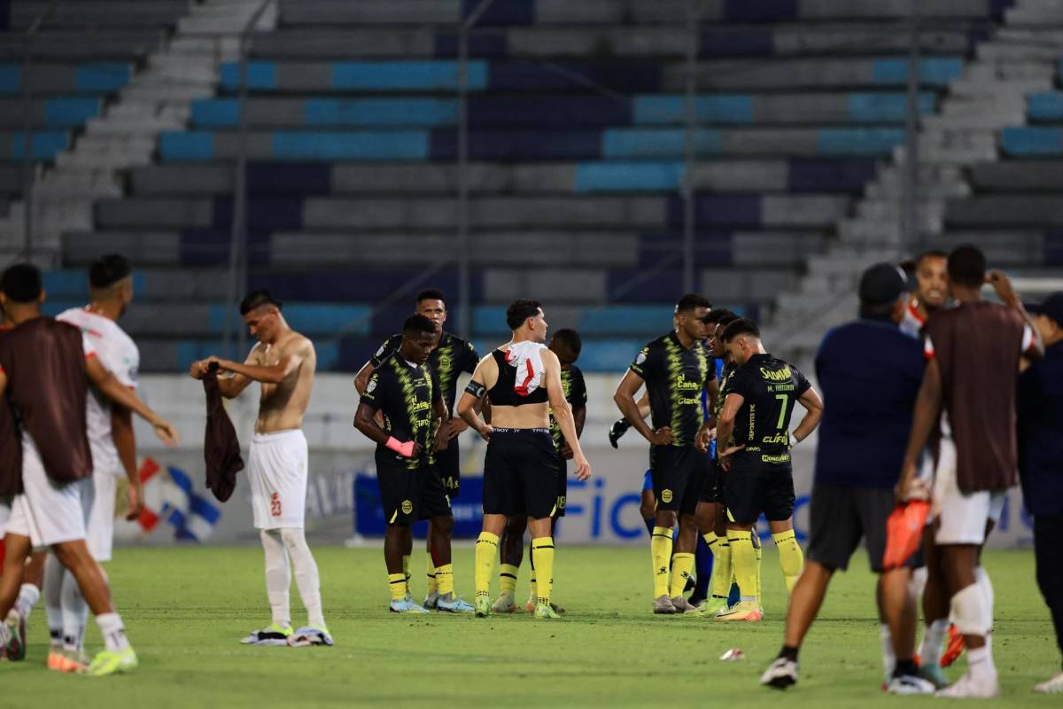 Bellas chicas cautivaron, jugador salió herido y la bronca de Real España en el Morazán