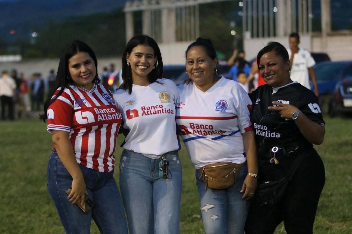 Reconocida tiktoker y rubia se robaron el show: Lindas chicas en la jornada de Liga Nacional