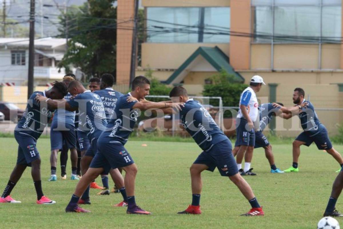 Selección de Honduras entrena y Jorge Luis Pinto inicia a definir su once titular