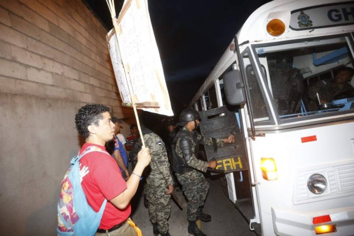 Marcha de las antorchas termina en vandalismo