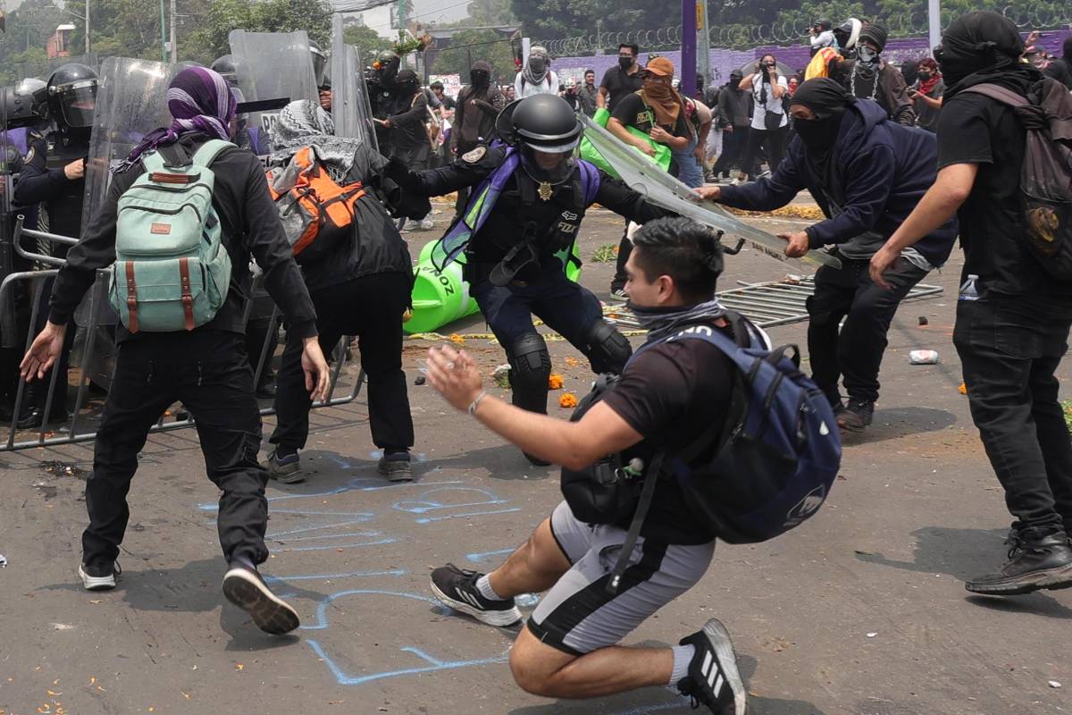 La jornada inaugural del Mundial en México deja 19 detenidos y 11 policías heridos