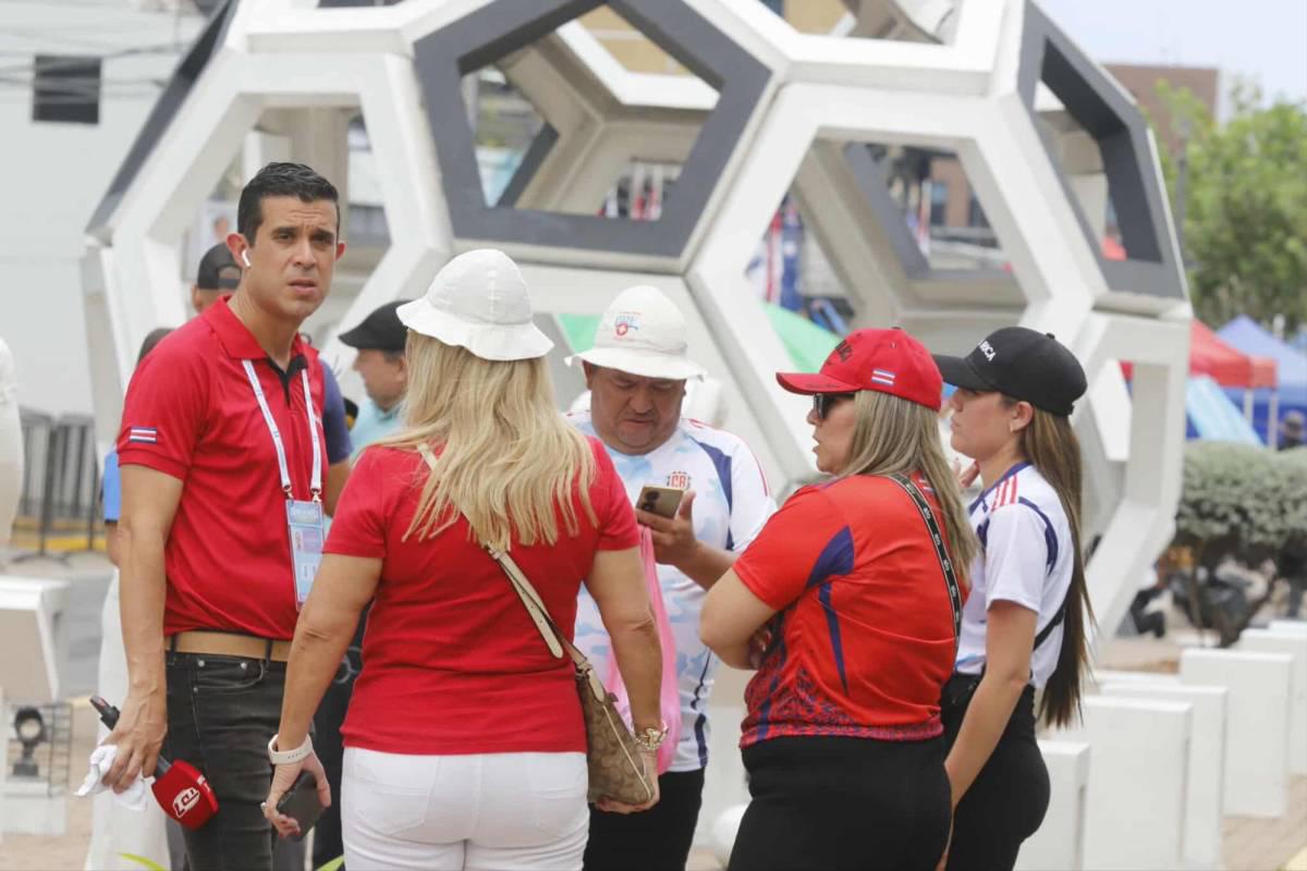 Honduras vs Costa Rica: Lindas chicas cautivan y ticos invaden SPS para partido de eliminatoria