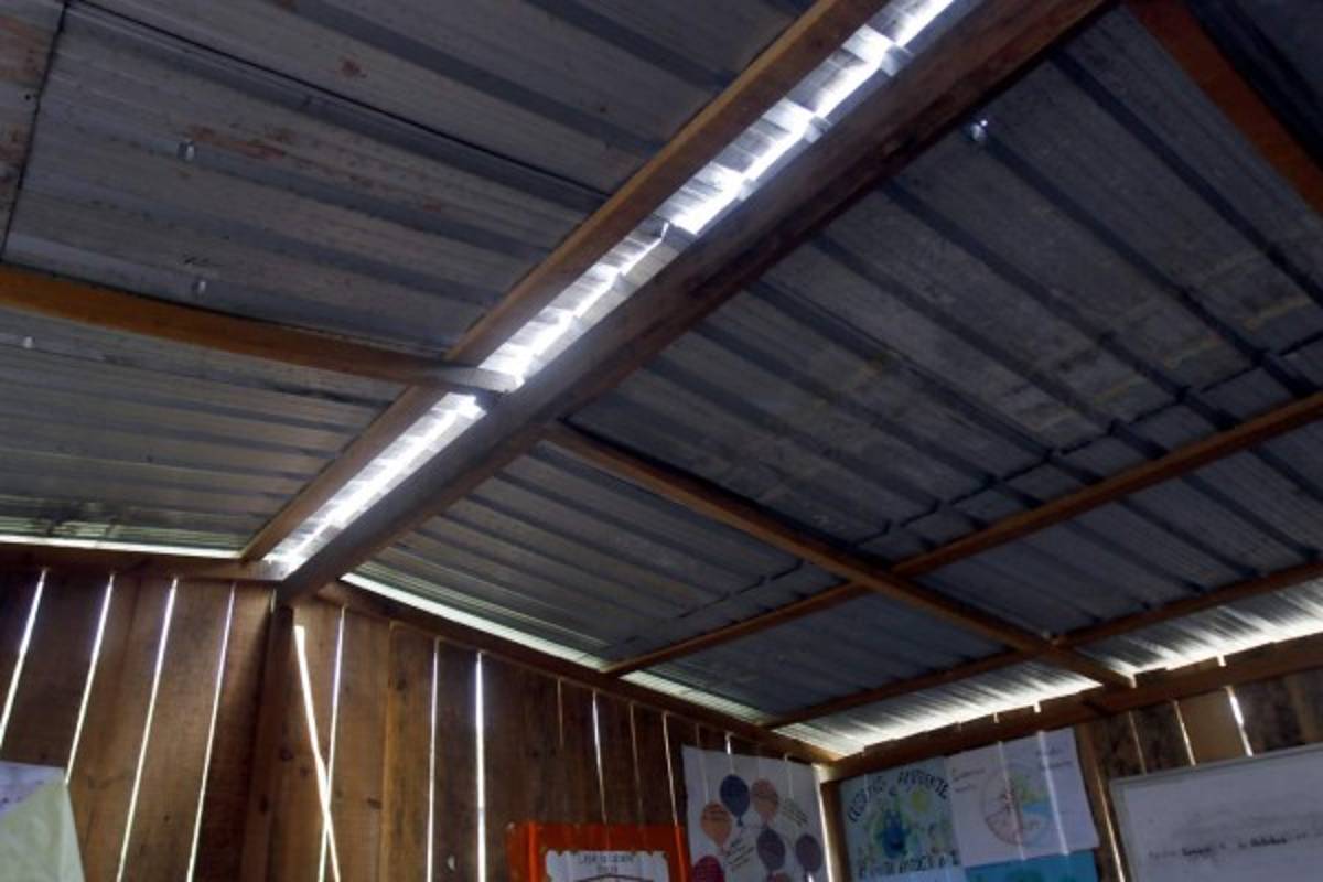 CEB Generación 2000 suspende clases por daños