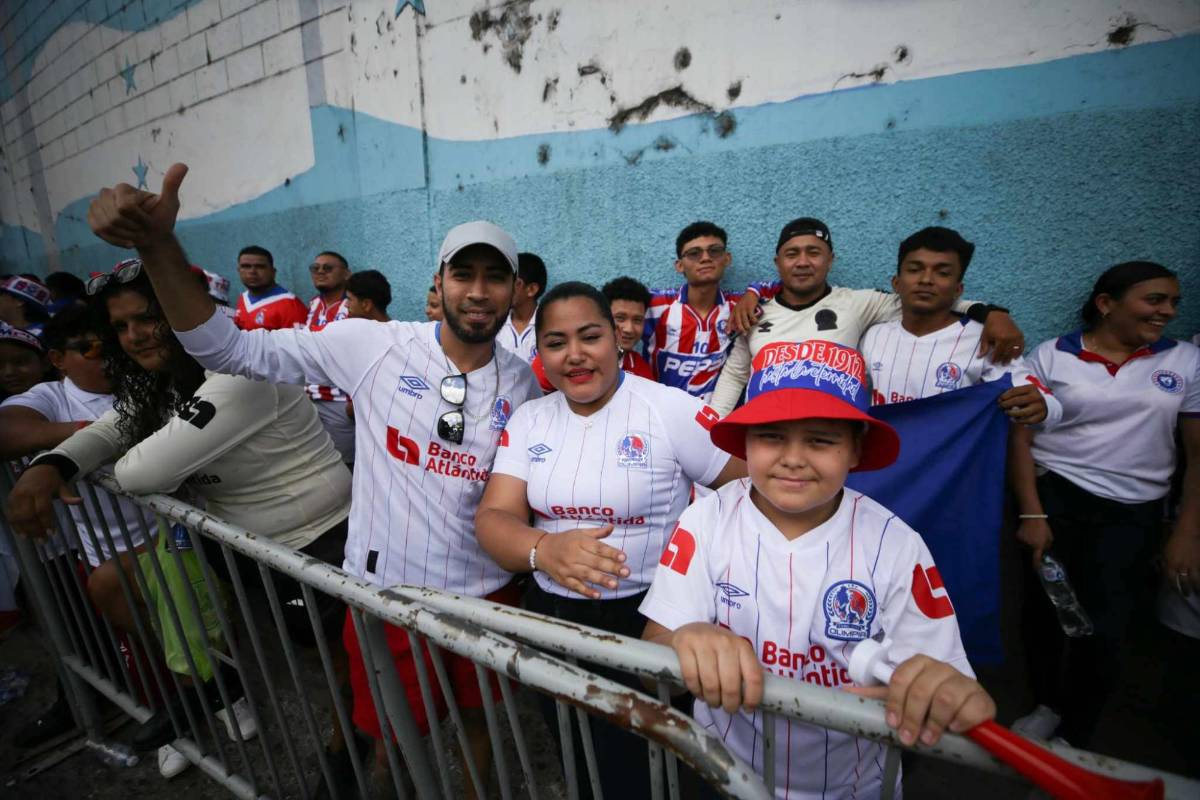 Recibimiento hostil, jugadores llegan de civil y fiesta olimpista previo a final ante Real España