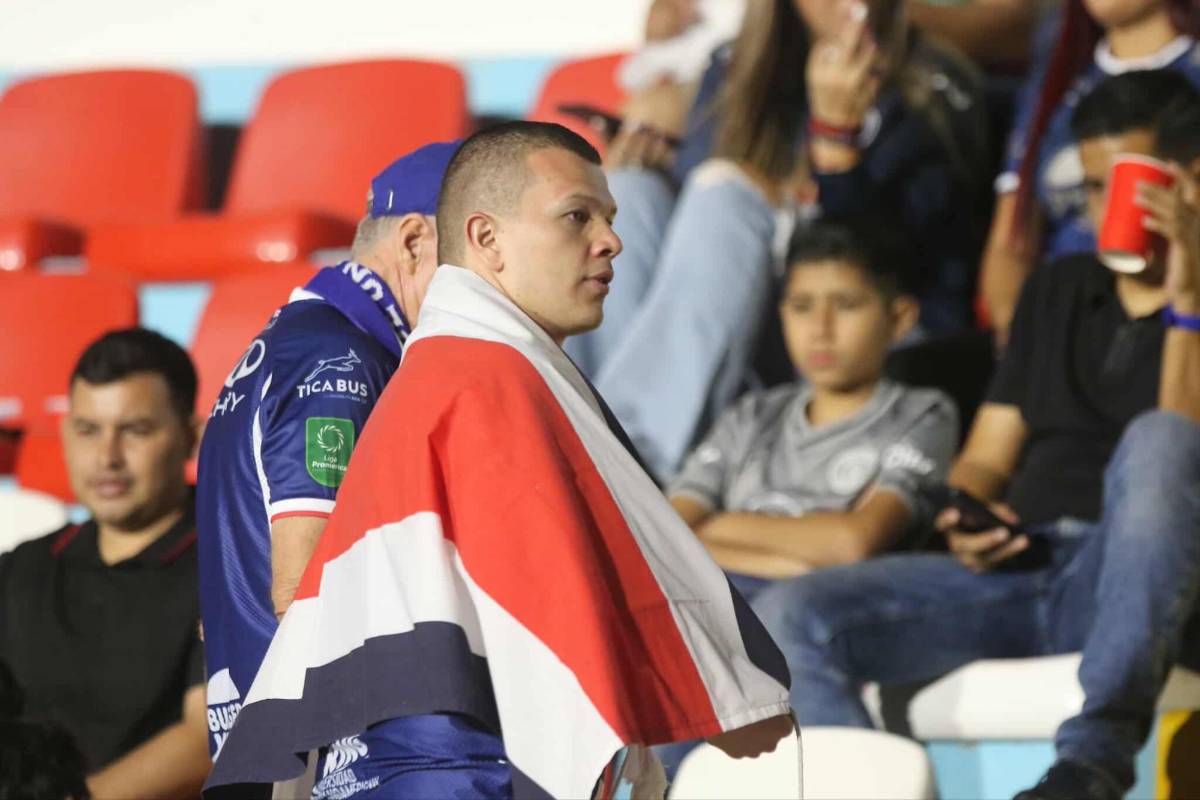 Jeque árabe se robó el show y sorprendente invasión tica previo al Motagua vs Cartaginés