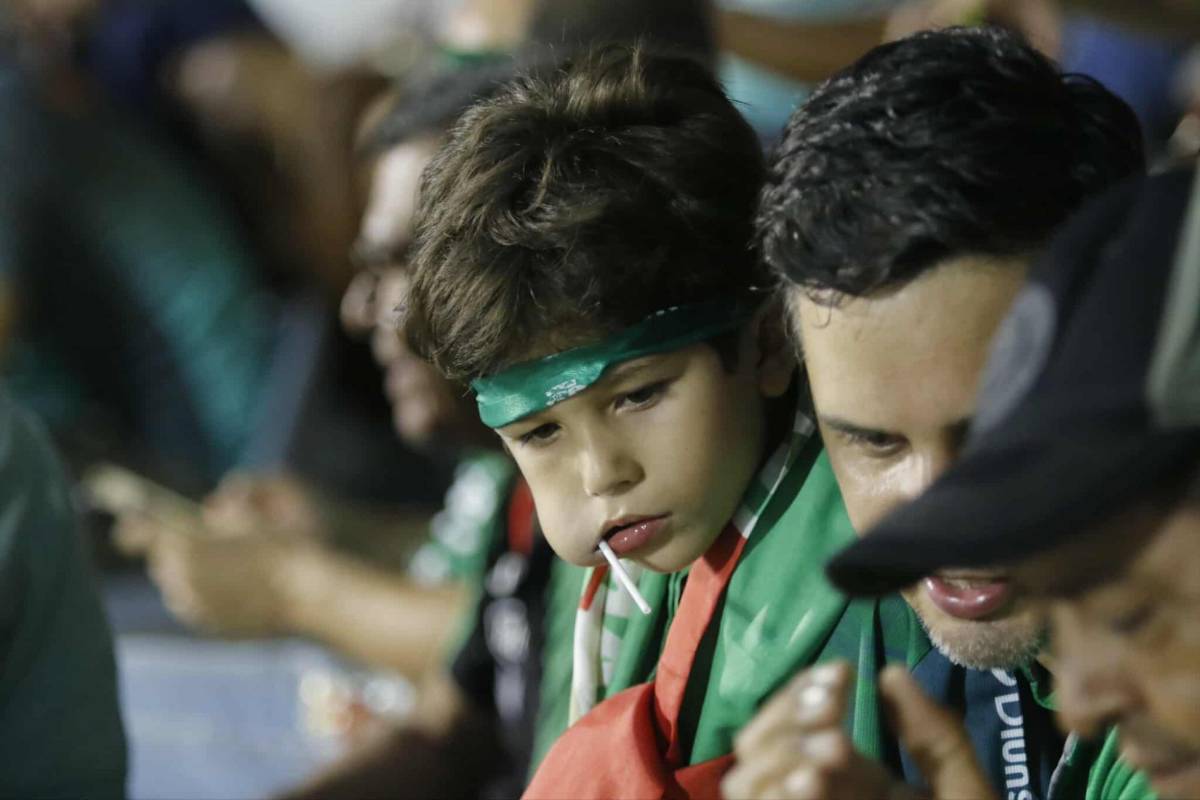 Bella periodista deslumbró, inesperado villano del Marathón vs Platense y polémica del partido