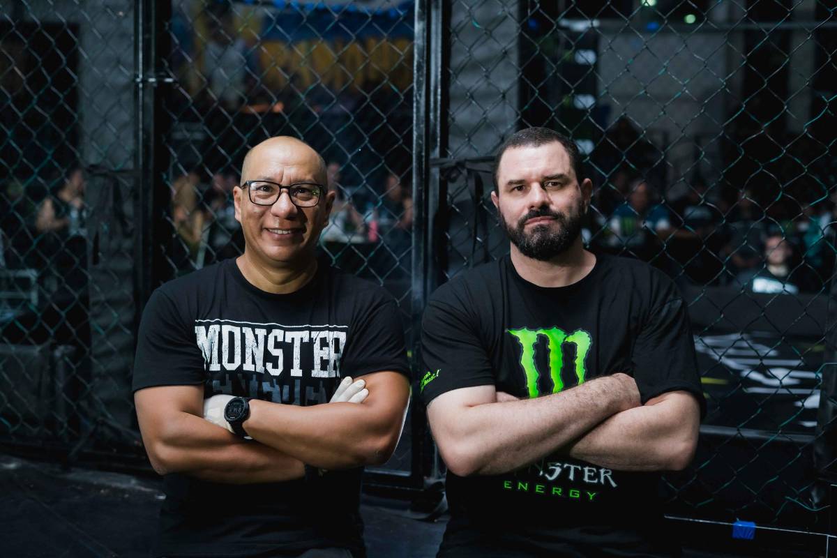 La contienda contó con la presencia de jueces internacionales, quienes calificaron a los luchadores en cada round.