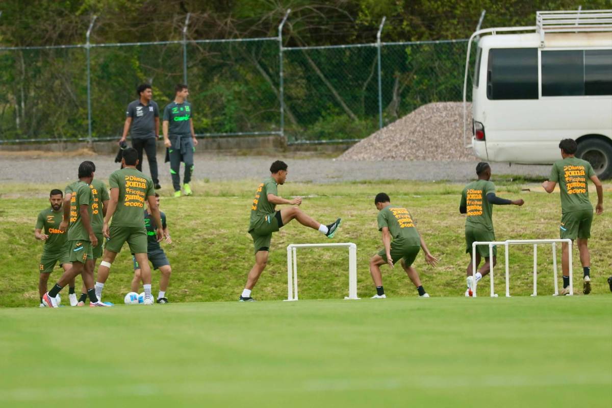 Edwin Rodríguez preocupa, legionario llega con lujosa bolsa y sorpresa en entreno de Honduras