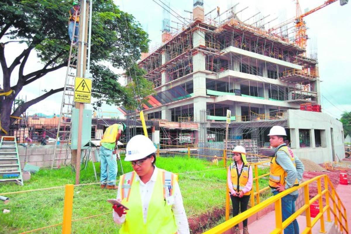 Ya toma forma el Centro Cívico Gubernamental, sobresalen primeras torres